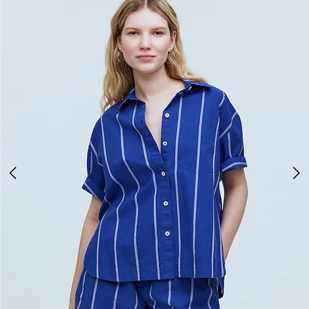 Oversized Boxy Button-Up Shirt in Signature Poplin